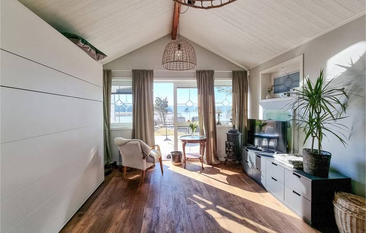Ferienhaus für 2 Personen mit Terrasse in Vänersborg, Vänern