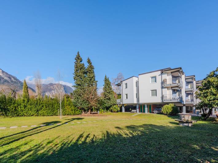 Holiday rental for 3 people, with Balcony and Terrace as well as Garden and Lake view in Riva del Garda