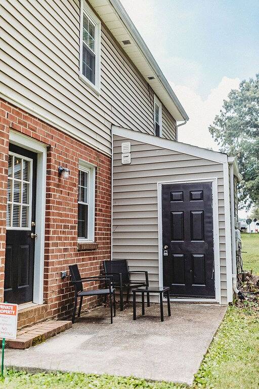 The Orange House - Only 4 Minutes from Lu in Lynchburg, Virginia