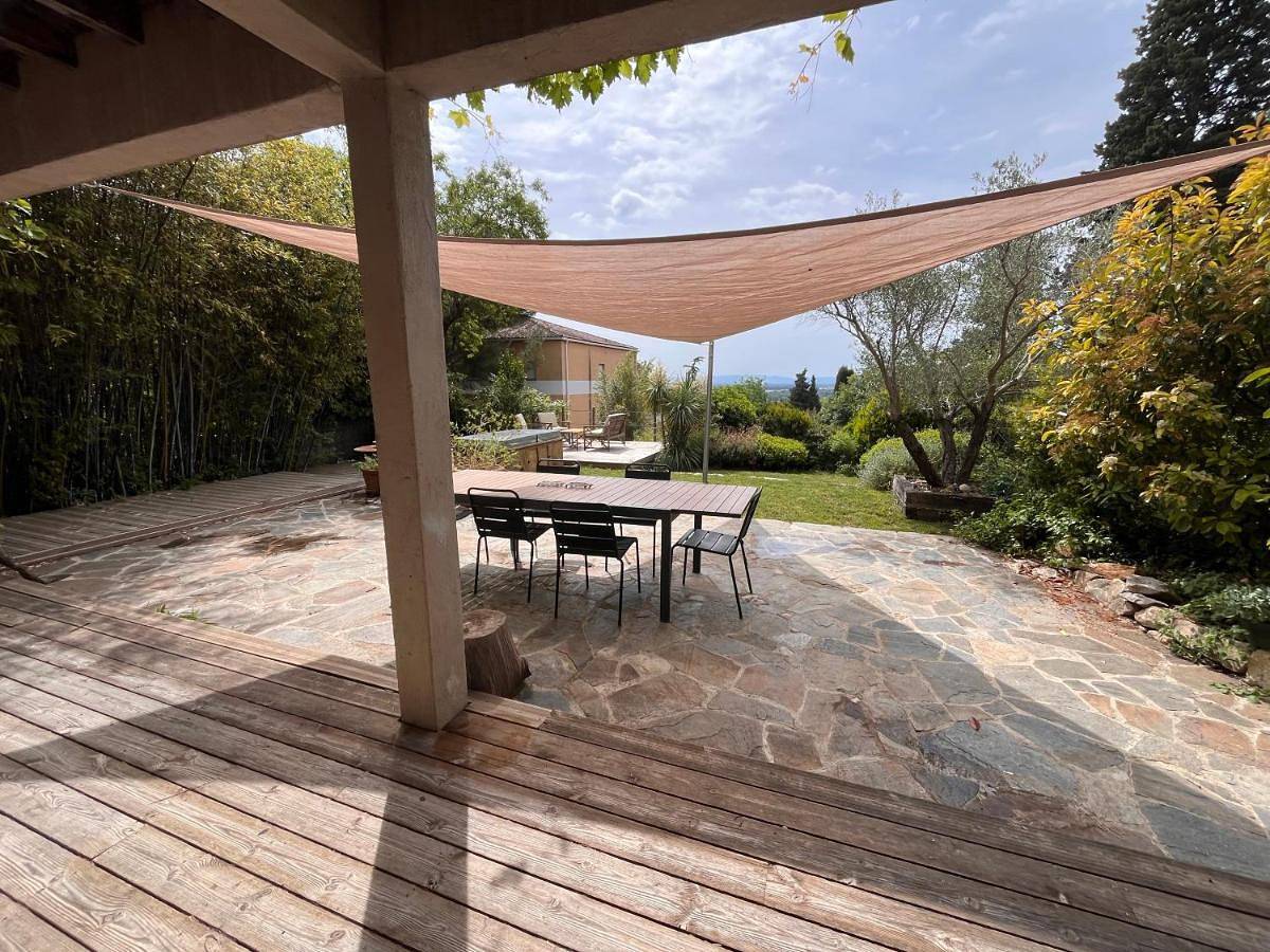 Three-Bedroom Villa in Villeneuve-lès-Avignon, Région de Nîmes