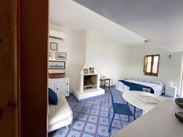 Gîte pour 3 personnes, avec terrasse ainsi que vue et jardin à Santa Marina Salina