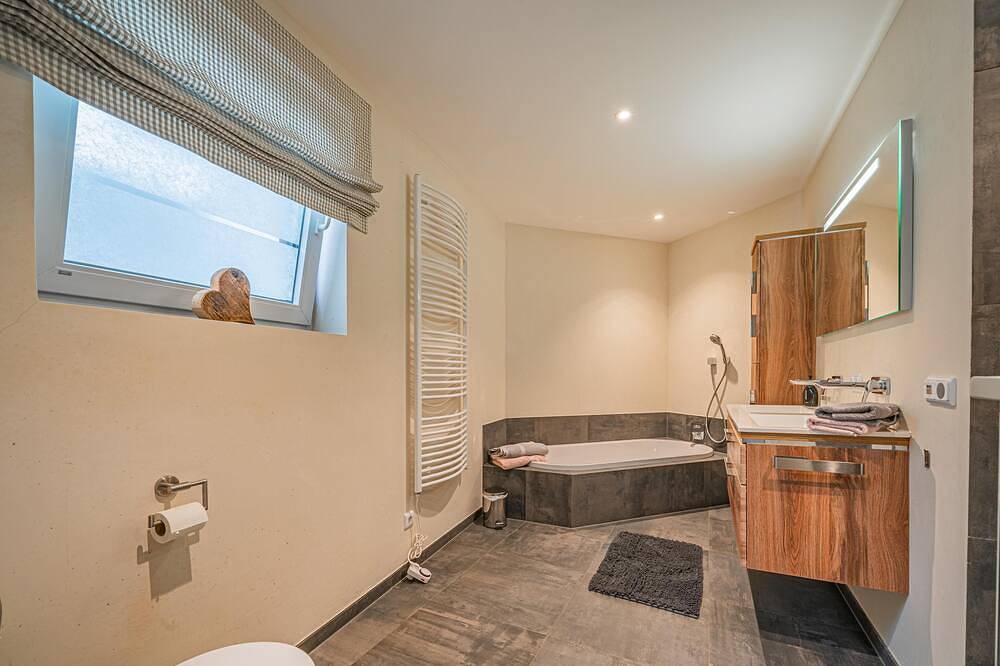Ganze Wohnung, Moderne Ferienwohnung mit Garten und Terrasse in Jochberg, Kitzbüheler Alpen