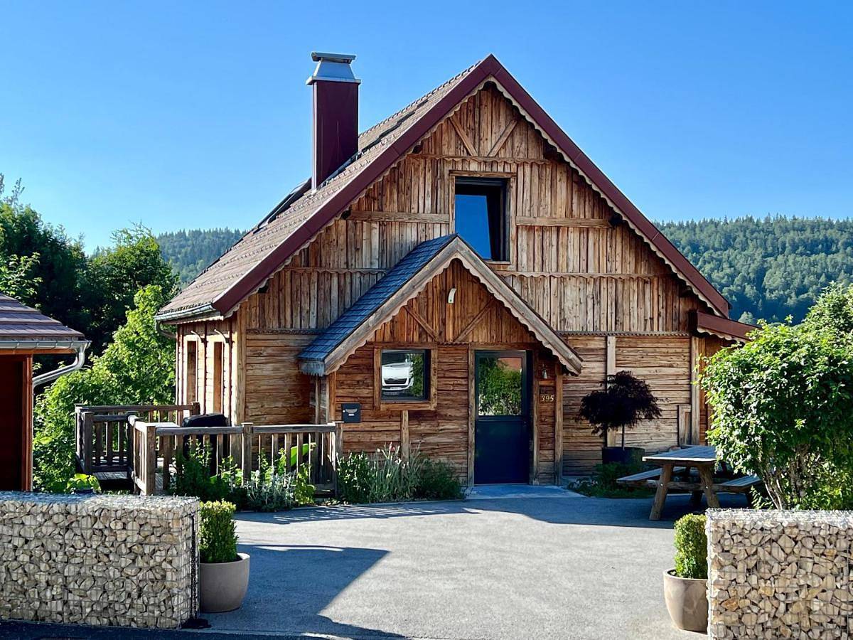 Chalet Vieux Bois, au coeur du village des Rousses in Les Rousses, Parc naturel régional du Haut-Jura