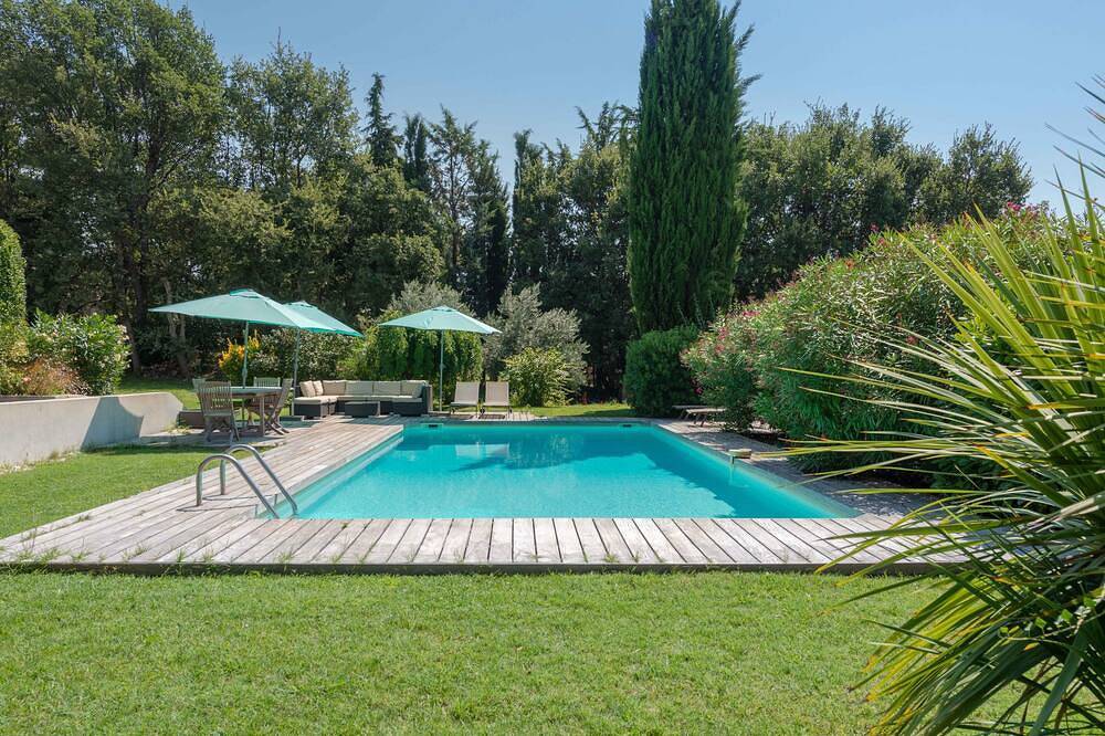 Villa contemporaine  proche Aix en Provence et Ste Victoire avec piscine in Pourrières, Région de Brignoles