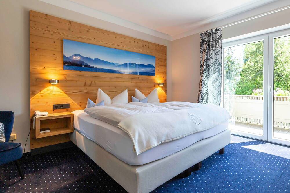 Entire apartment, Hotel garni Berlin - Double room 2 in Rottach-Egern, Bavarian Alps
