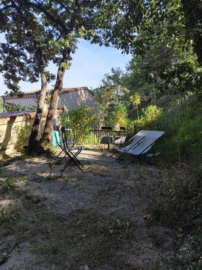 Location de vacances pour 4 personnes, avec Terrasse et Jardin à Suze (homonymie)