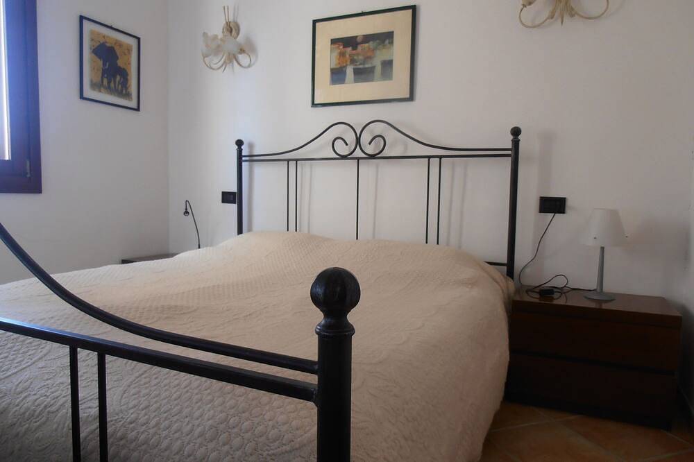 Apartamento entero, Apartamento junto al mar en la primera planta, con amplia terraza, en una casa renovada in Casal Borsetti, Provincia de Ravenna