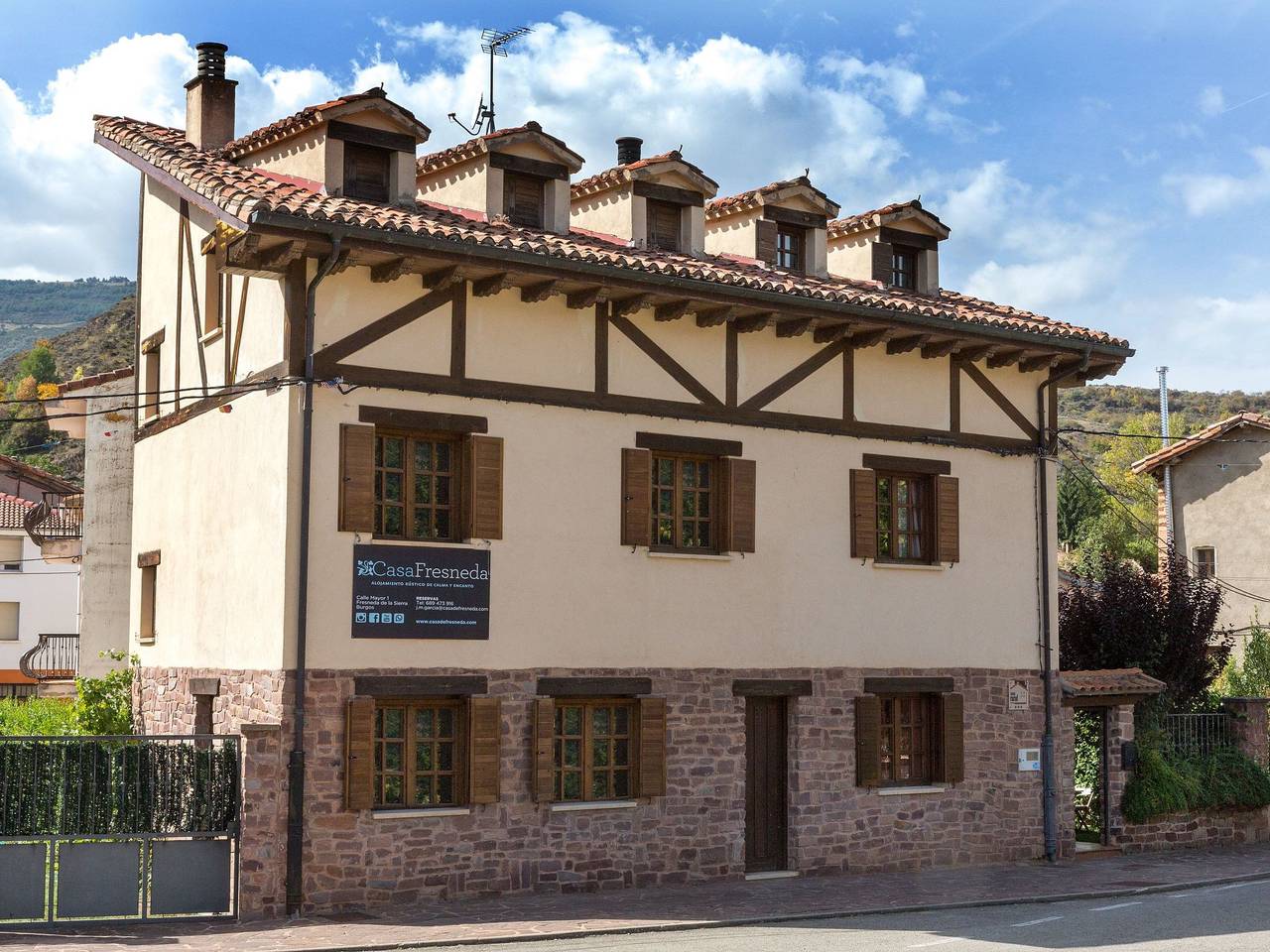 Mit Grill in Fresneda de la Sierra Tirón (kommunhuvudort), Burgos eanangoddi
