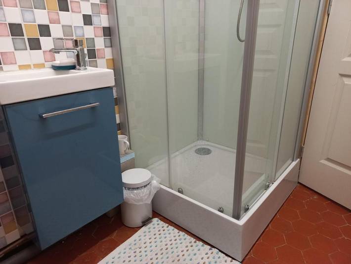 Gîte pour 3 personnes, avec vue ainsi que jardin et terrasse à La Bastide - 4