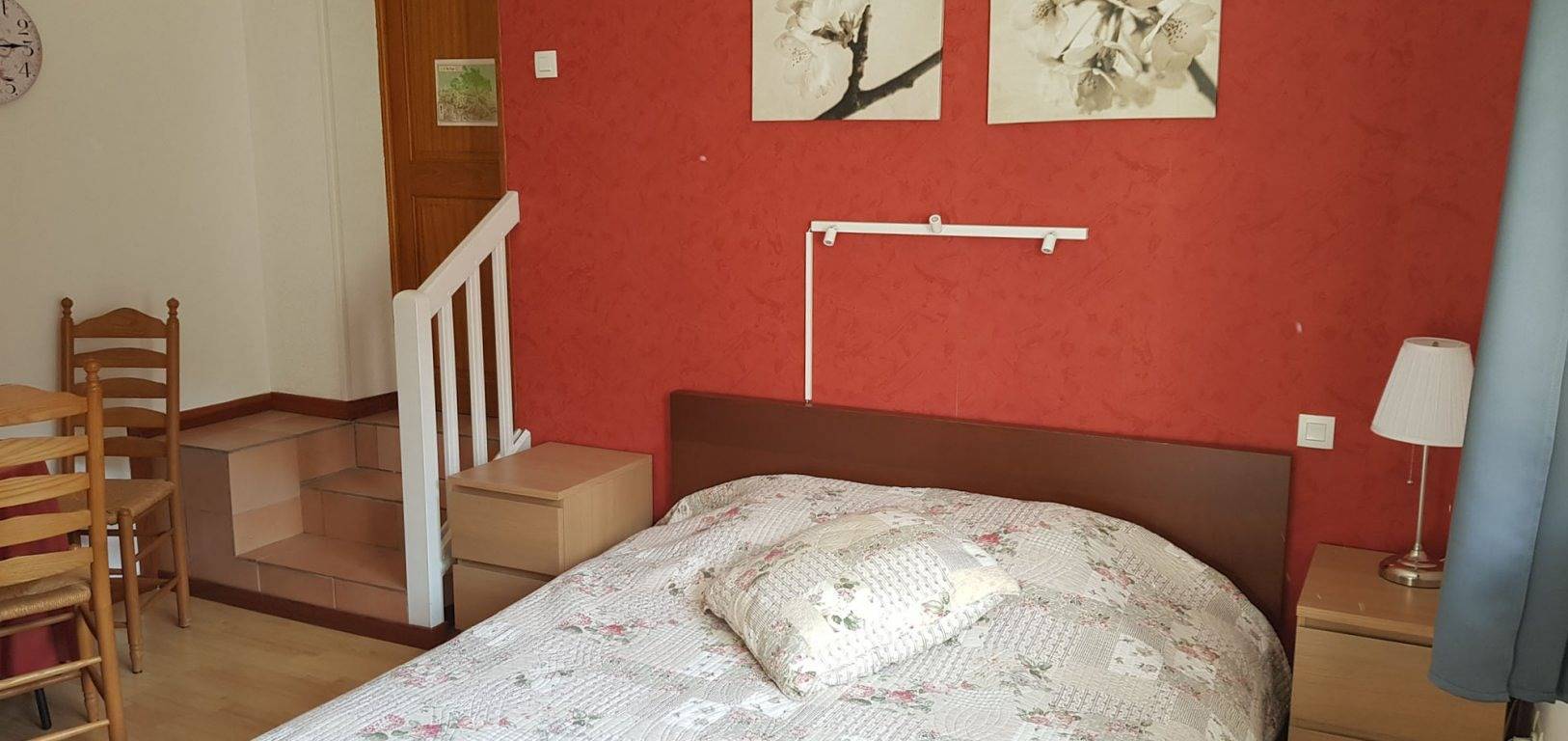 Maison Cancela - chambres d'hôtes et suite familiale - Chambre Rouge in Siguer, Parc naturel régional des Pyrénées ariégeoises