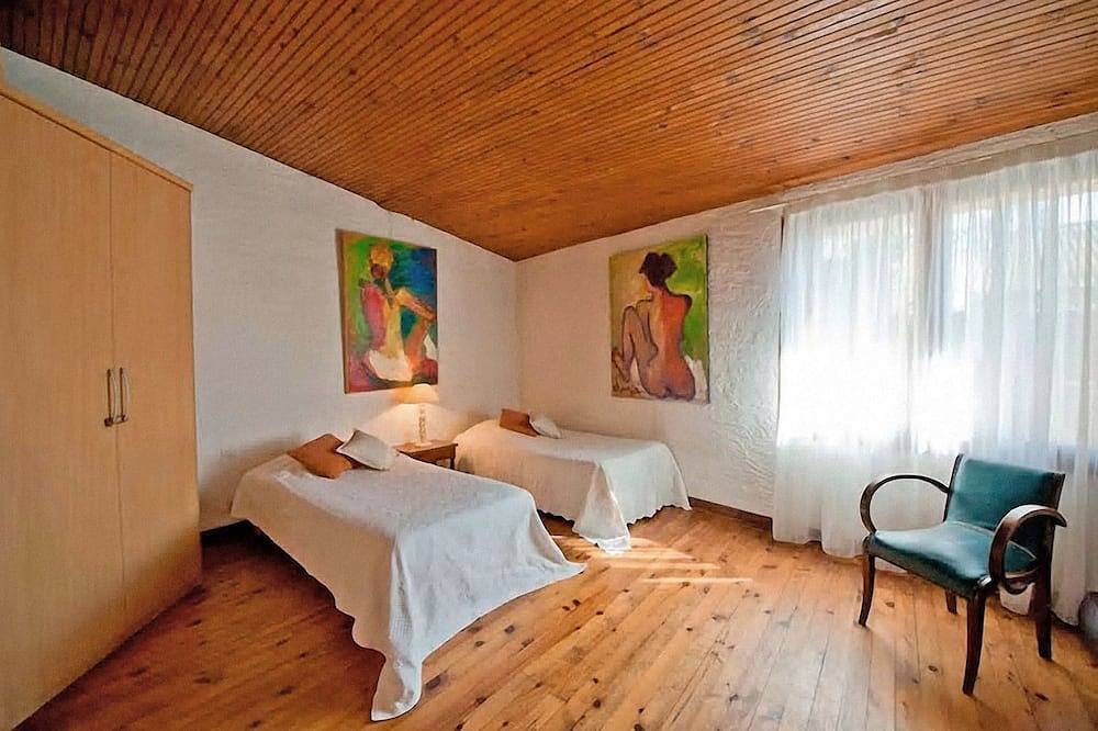 House 6 pers- great comfort - private swimming pool sea 9kms Canal midi 900m in Cers, Côte d'Améthyste