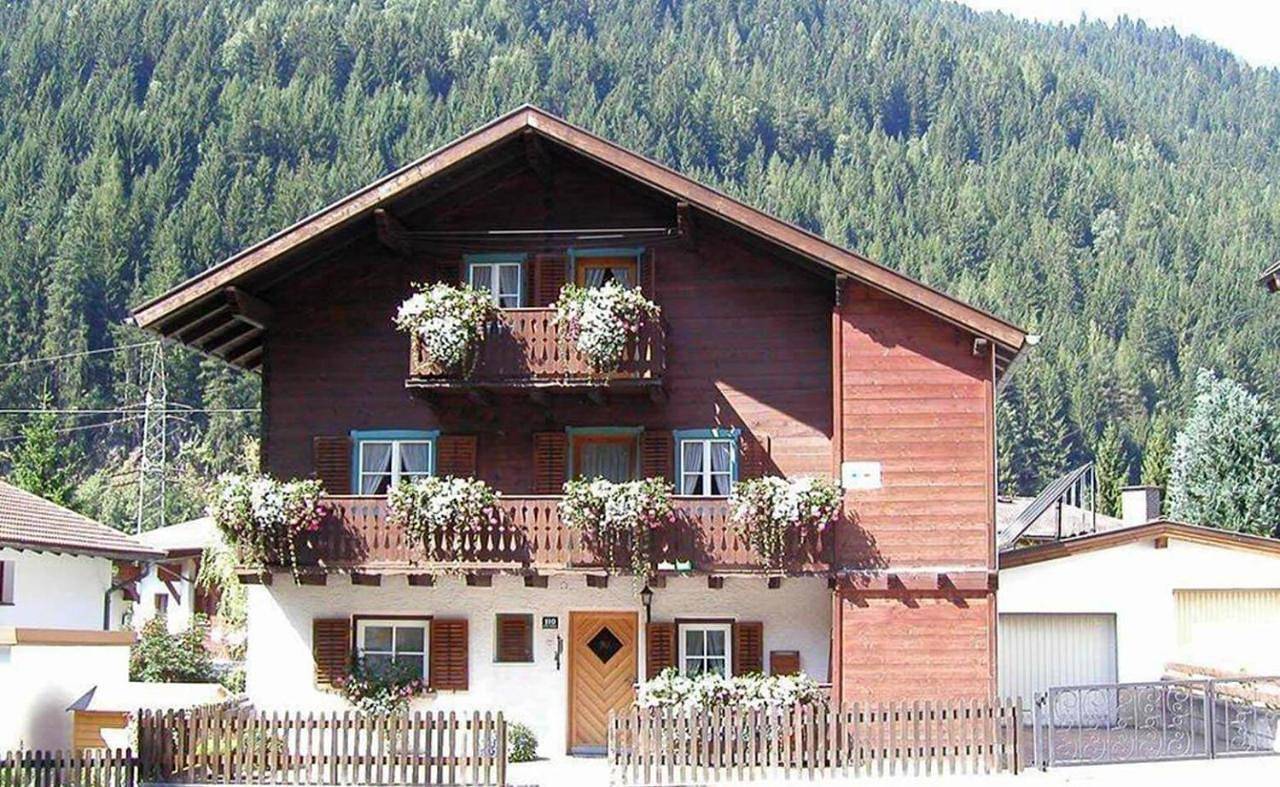 Arlberghaus Rocks in Lechtaler Alpen, Flirsch