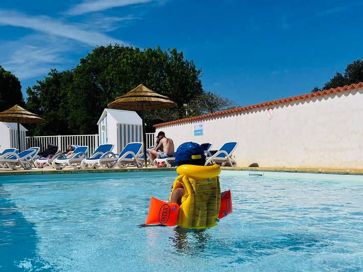 Camping pour 4 personnes, avec terrasse et piscine, animaux acceptés à Dolus-d'Oléron - 4