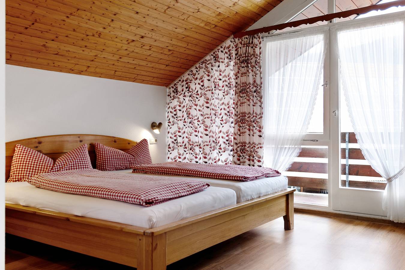 Studio Zimmer 'Hofblick Ohne Küche' mit Balkon in Wolfach, Kinzigtal