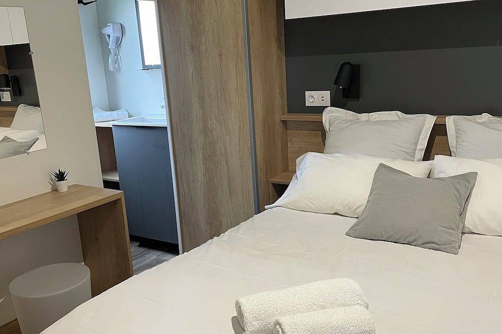 Appart'hôtel 2 bedrooms/2 bathrooms/kitchen Living room/terrace 2 steps from Bellême and the golf course in Bellême, Parc naturel régional du Perche