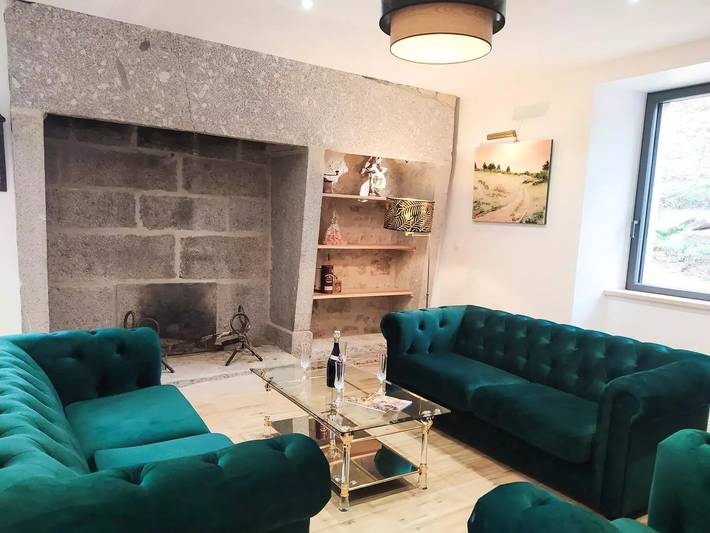 Gîte pour 8 personnes, avec piscine ainsi que jardin et terrasse à Fau-de-Peyre - 2