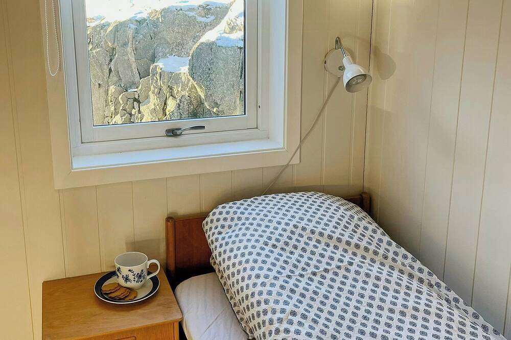 Hütte am Meer mit Blick auf die Schären in Radøy in Austrheim