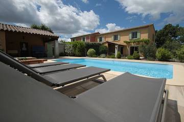 Gîte pour 6 personnes, avec jardin et terrasse à Taillades