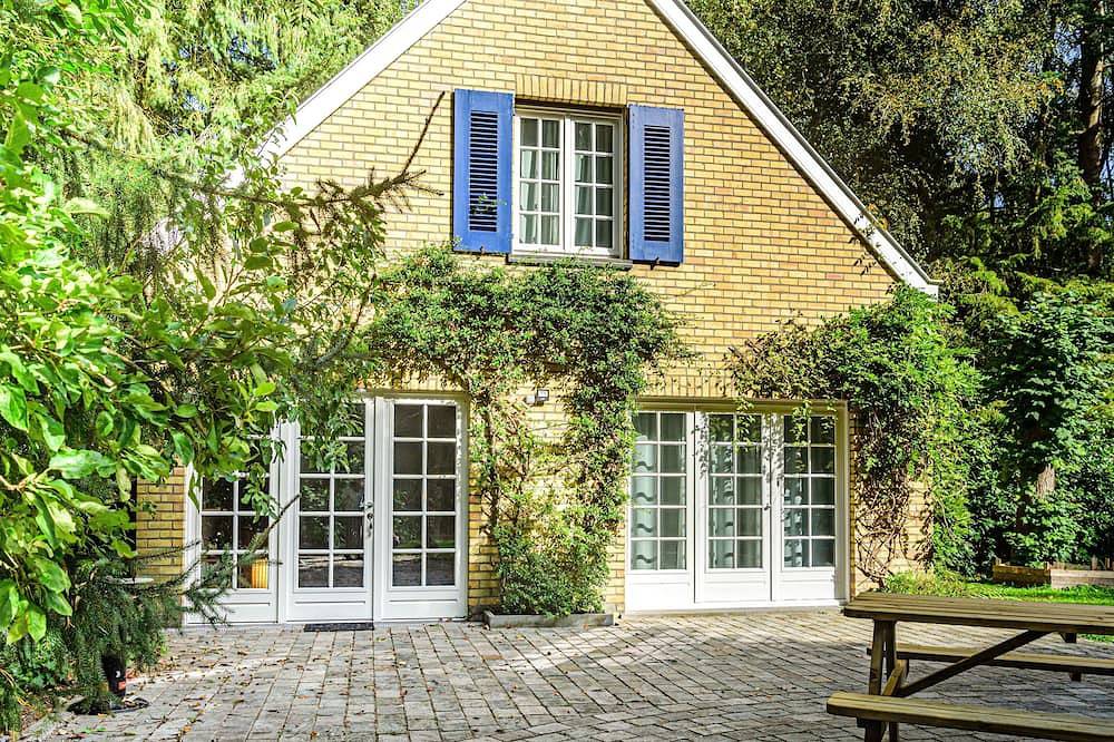 Cozy comfortable cottage in a forest area 4,5 km from the center of Bruges in Brügge, Westflandern