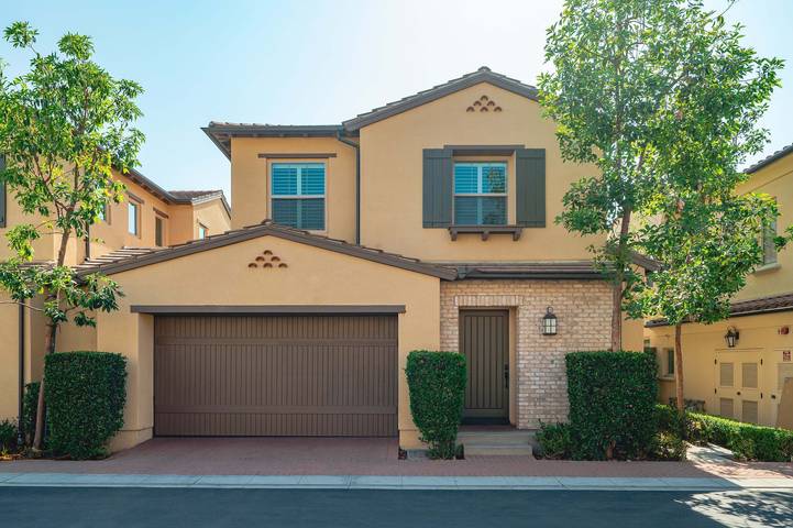 Vacation rental for 6 people, with balcony, kid friendly in Tustin