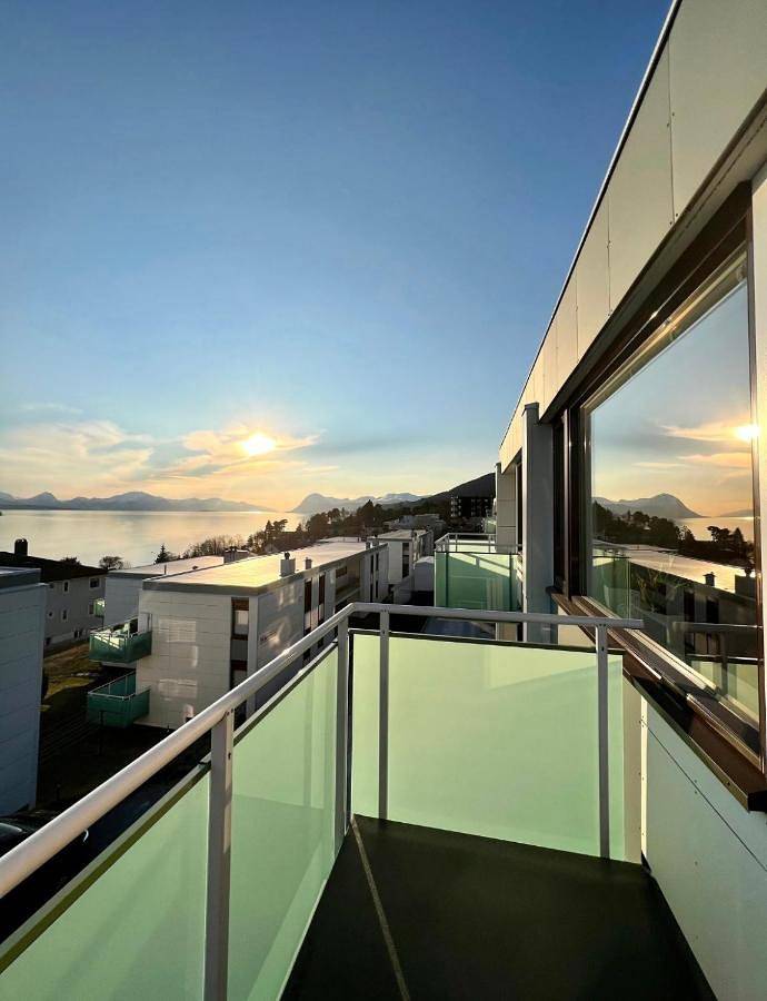 Ferienwohnung für 6 Personen, mit Garten und Ausblick in Molde