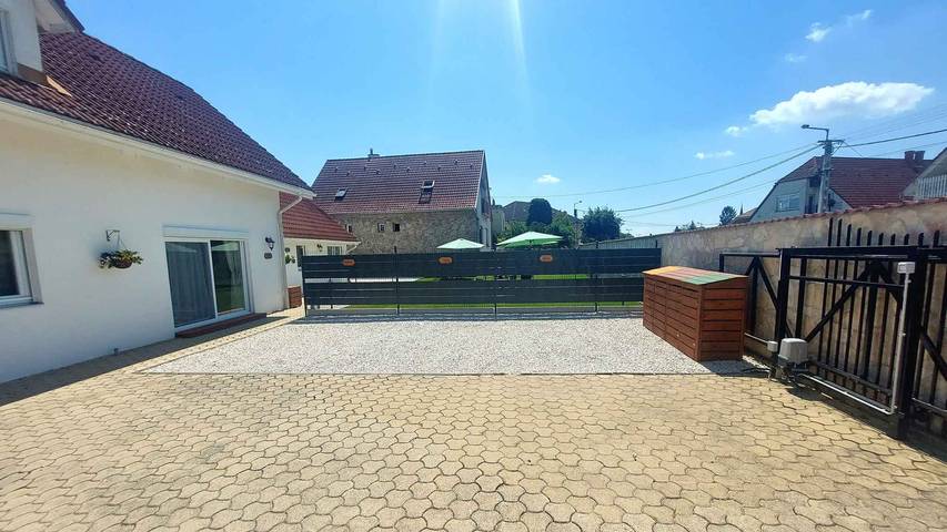 Ganze Ferienwohnung, Ferienwohnung mit Terrasse und Klimaanlage in Bük, Komitat Eisenburg