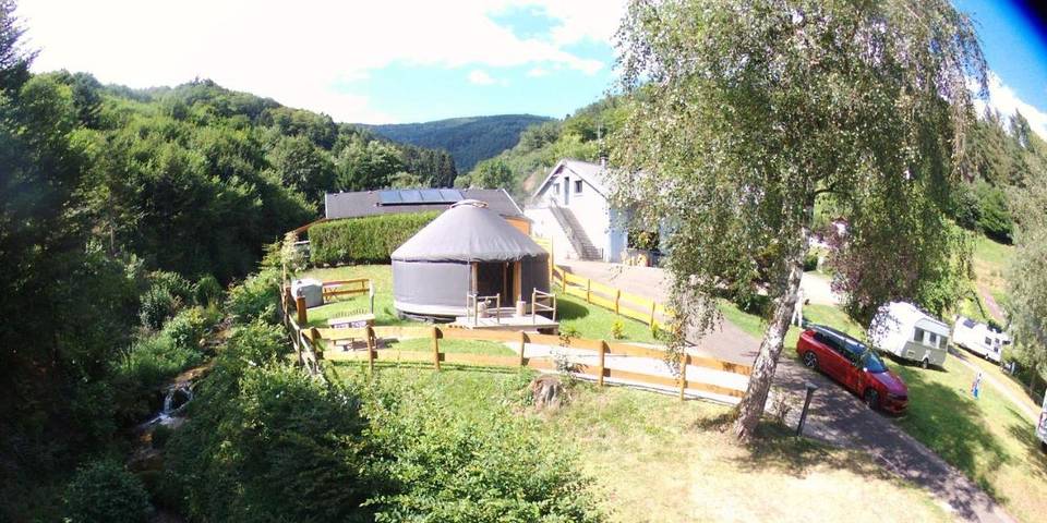 Tente pour 4 personnes, avec terrasse ainsi que jardin et vue dans le Haut-Rhin