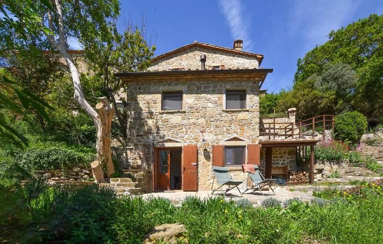 Accogliente appartamento con Wi-Fi, terrazza, giardino e parcheggio in strada in Anghiari, Valtiberina