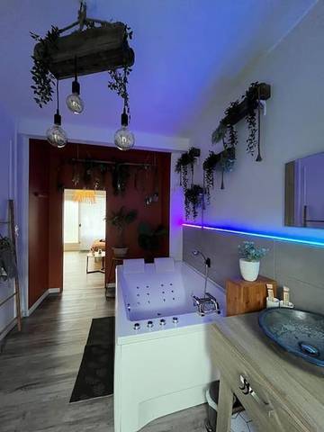 Gîte pour 3 personnes, avec jacuzzi et jardin dans Place D Armes Calais
