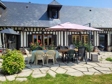 Location de vacances pour 10 personnes, avec terrasse et jardin, animaux acceptés à Saint-Pierre-le-Vieux