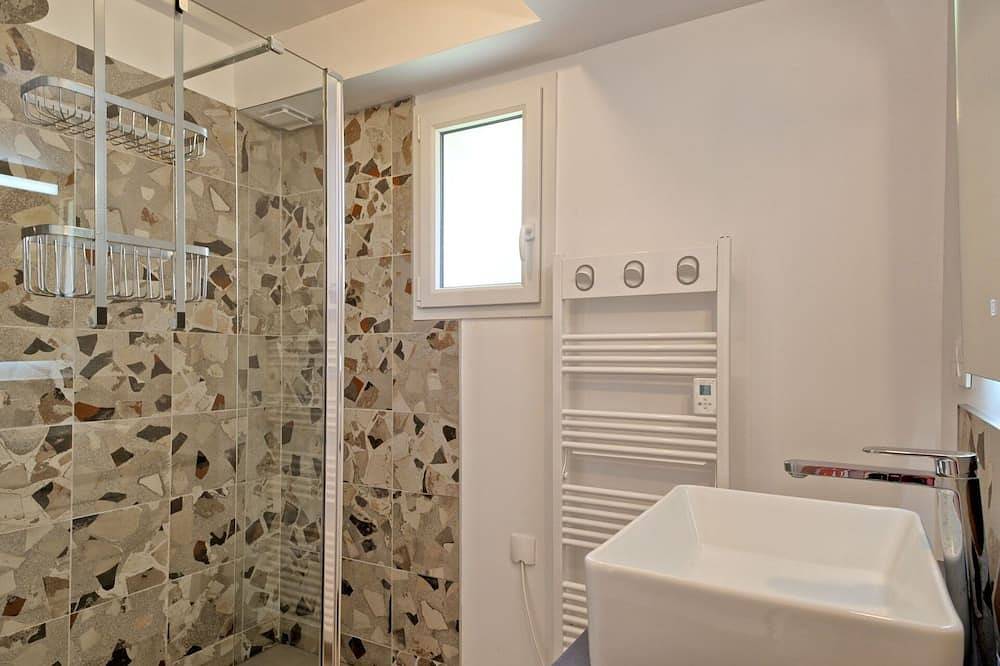 Wonderful private villa for 4 guests with Tv and terrace in Plougrescant, Pink Granite Coast