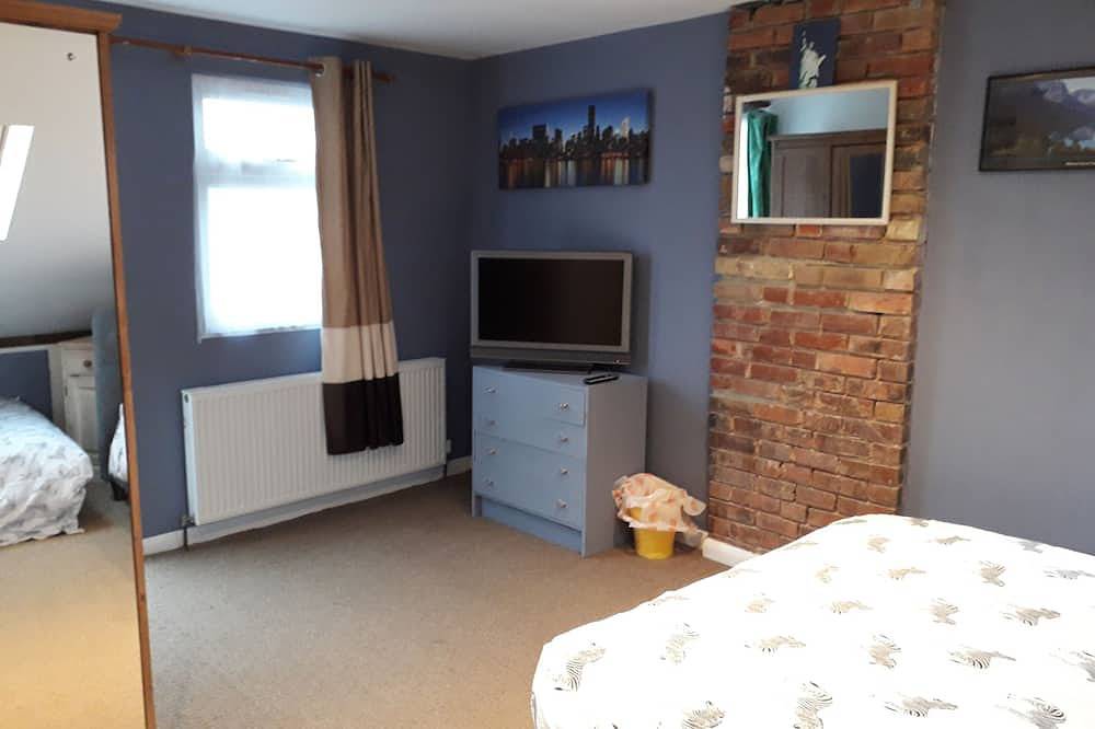 4 Bed period house with hot tub and great transport in London, South East England