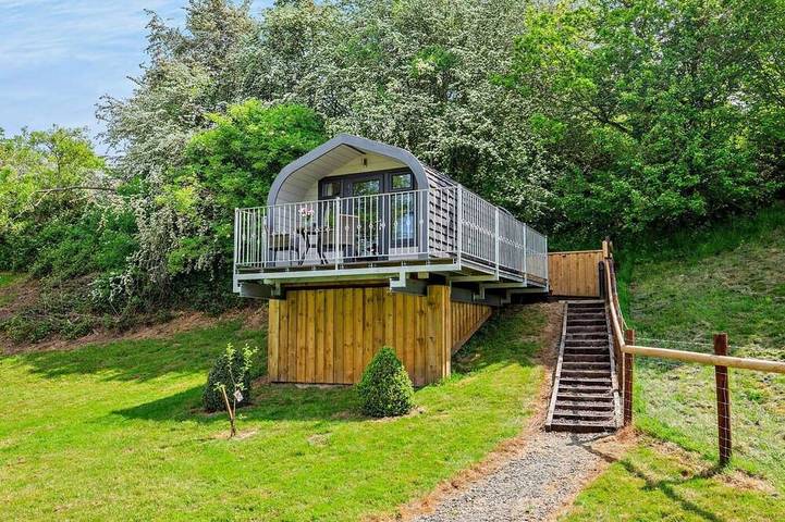Camping for 2 people, with pets in Shropshire