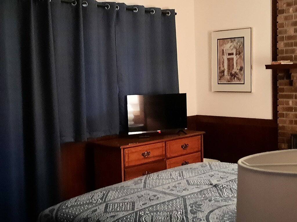 Waterfront home for you and your furry friends. in Lake Gaston