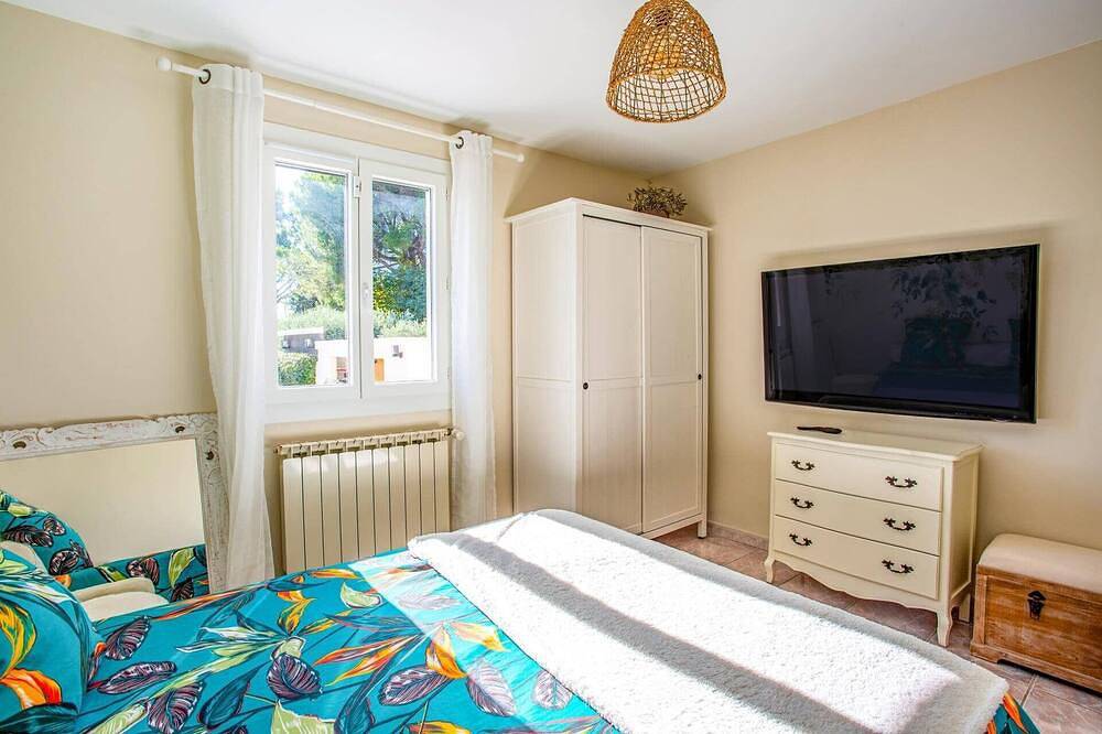 Villa Valleron by Villa Plus in Velleron, Vaucluse