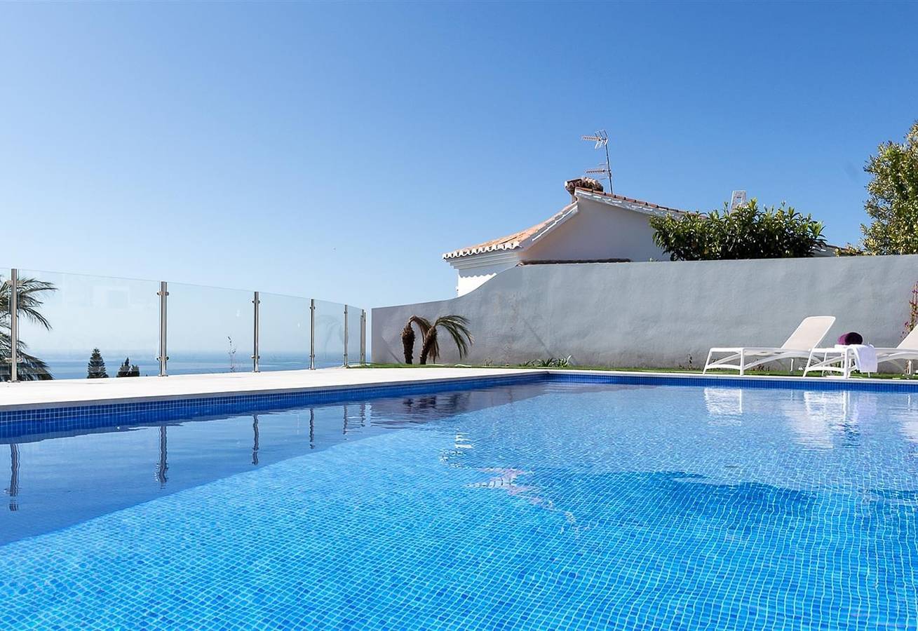 Villa « Plata » avec vue sur la mer, Wi-Fi et climatisation in Monte de los Almendros, Salobreña