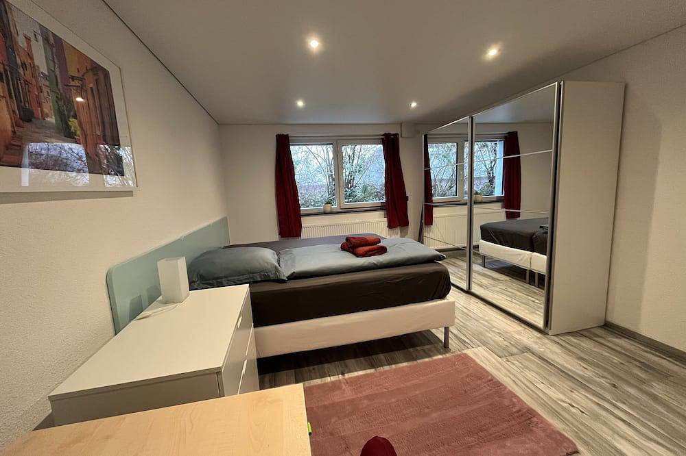 Ganze Wohnung, 90 m2 Wohnung mit 2 Schlafzimmer, Terasse & Garten in Bad Friedrichshall, Kurpfalz