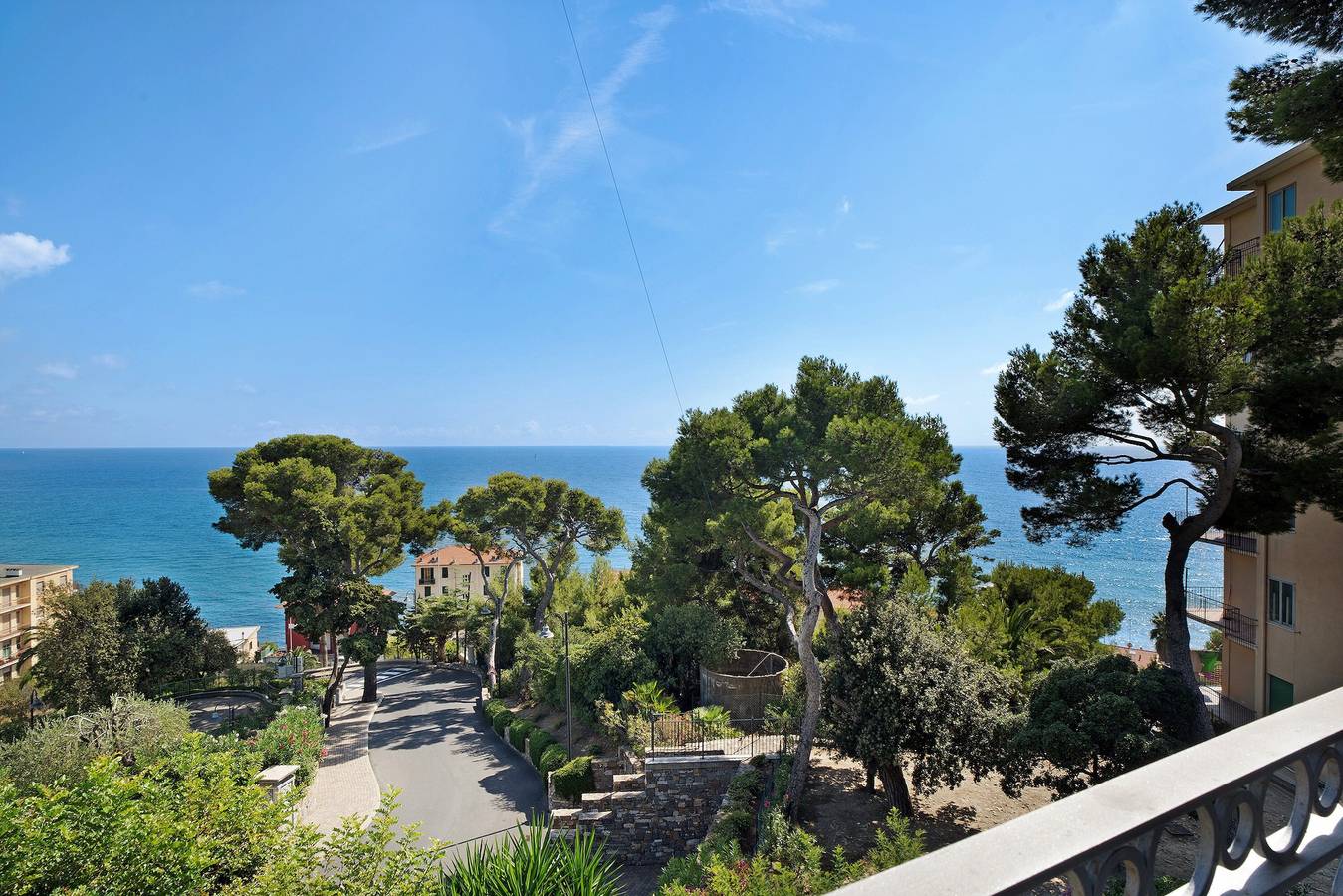Appartamento intero, Appartamento "Miradore" con vista mare, Wi-Fi, A/C, balcone e terrazza in Porto Maurizio, Imperia
