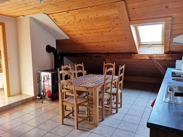Gîte pour 5 personnes, avec vue et jardin dans Les Ponts De Martel