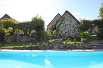 Gîte pour 6 personnes, avec vue ainsi que jardin et piscine, animaux acceptés à Ladignac-le-Long