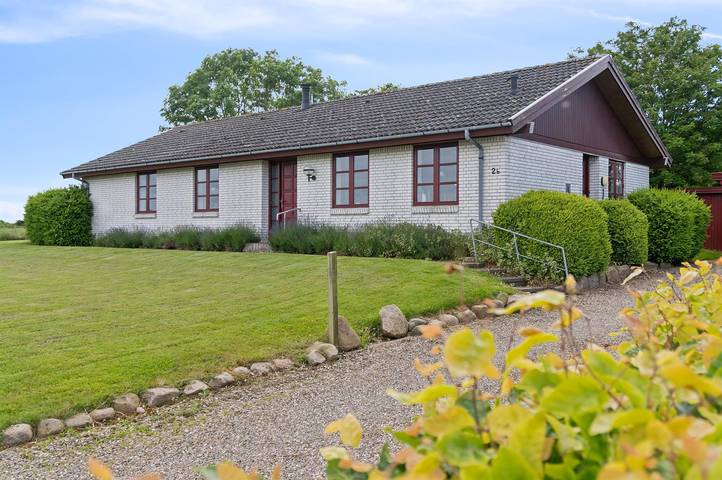 Ferieudlejning for 4 personer, med have og terrasse, husdyr tilladt på Langeland