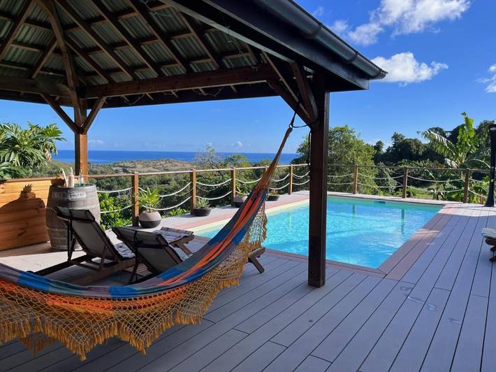 Appartement de vacances pour 3 personnes, avec vue et terrasse ainsi que piscine et jardin