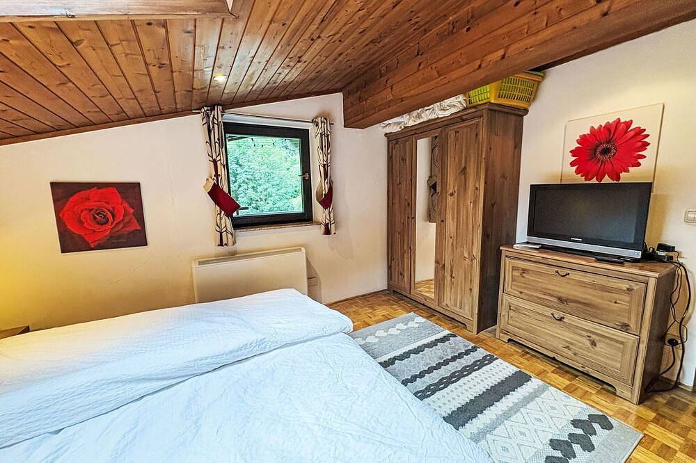 Entire apartment, Lovely apartment for 4 people with Wifi, Tv and balcony in Saalbach, Saalbach-Hinterglemm