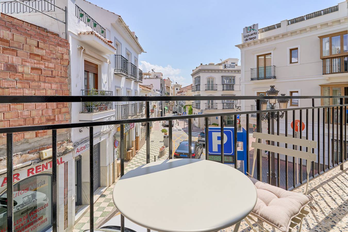 Apartamento inteiro, Apartamento 'Suzanne' com terraço privado, Wi-Fi e ar condicionado in Nerja Centre, Nerja