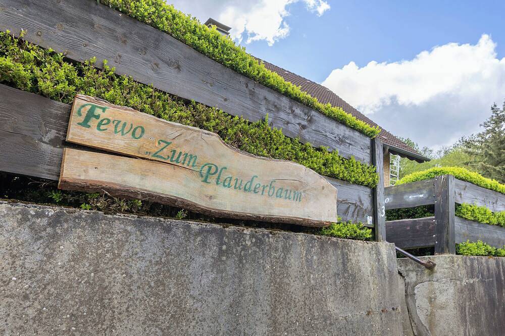 Ganze Wohnung, Ferienwohnung 'Zum Plauderbaum' mit privater Terrasse, privatem Garten und privater Außenwhirpool in Balve, Märkischer Kreis