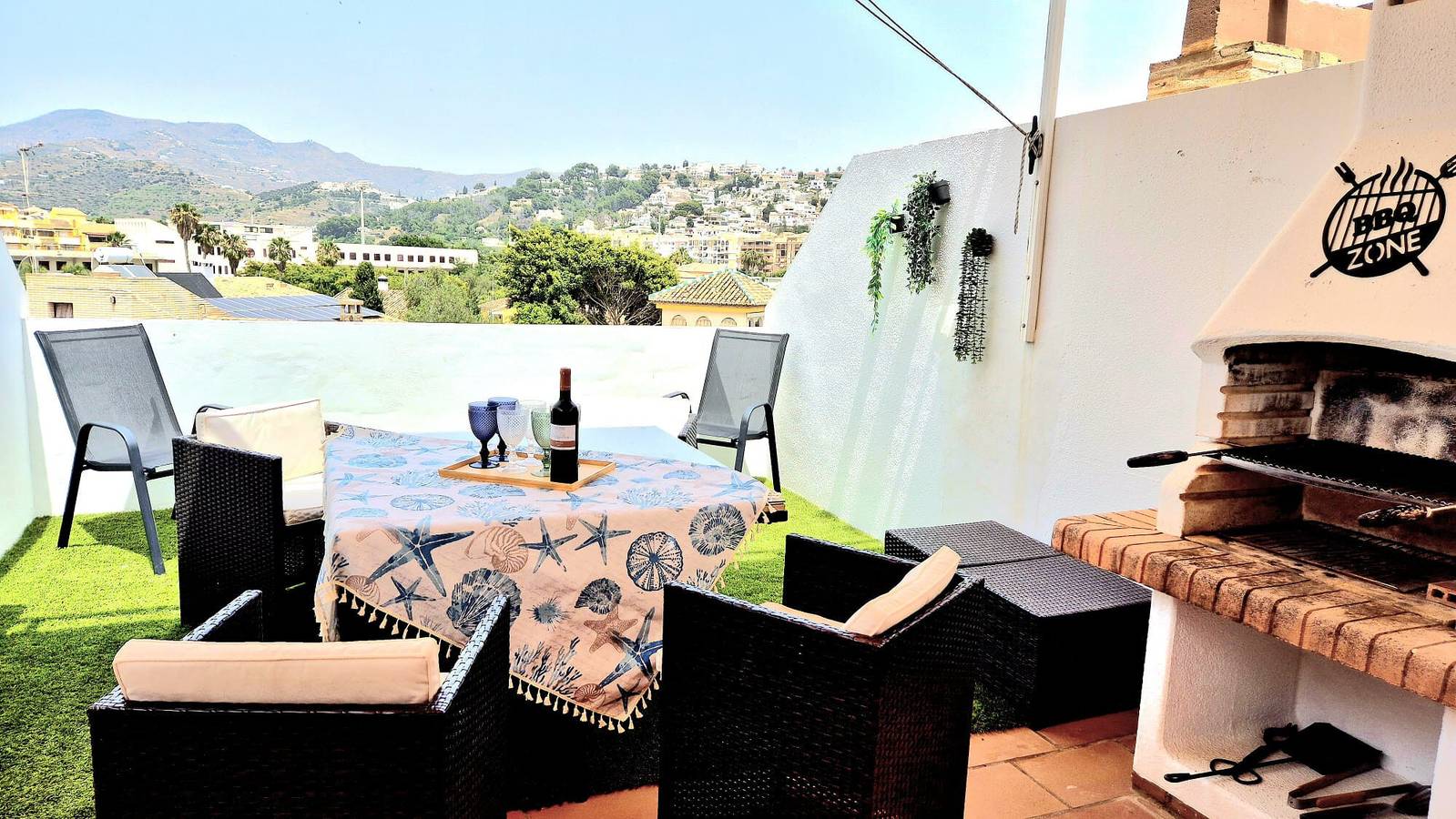 Entire apartment, Apartment "Apartamento Alcazar" with Mountain View, Shared Pool & Wi-Fi in Playa Puerta del Mar, Almuñecar