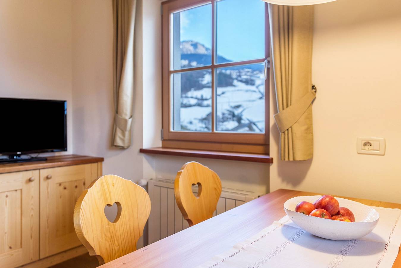 Ganze Wohnung, Willkommen auf dem Bauernhof - "Fewo Vajolet Paalhof" mit Blick auf die Berge in Kastelruth, Dolomiti Superski