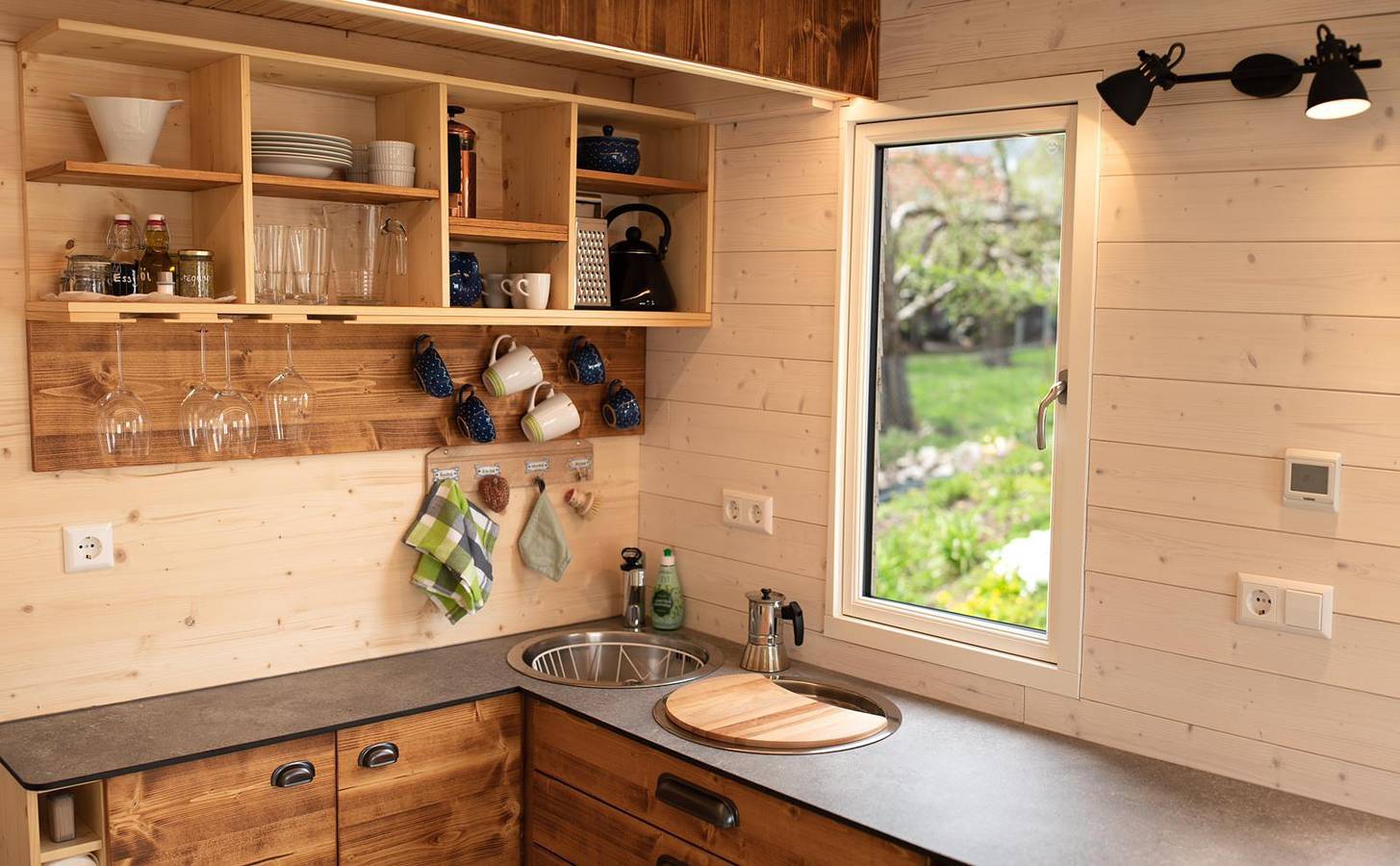 Ganze Ferienwohnung, Tiny Home 'Friedlinde' mit gemeinsamer Terrasse, gemeinsamem Garten und Wlan in Bad Urach, Neckar-Alb