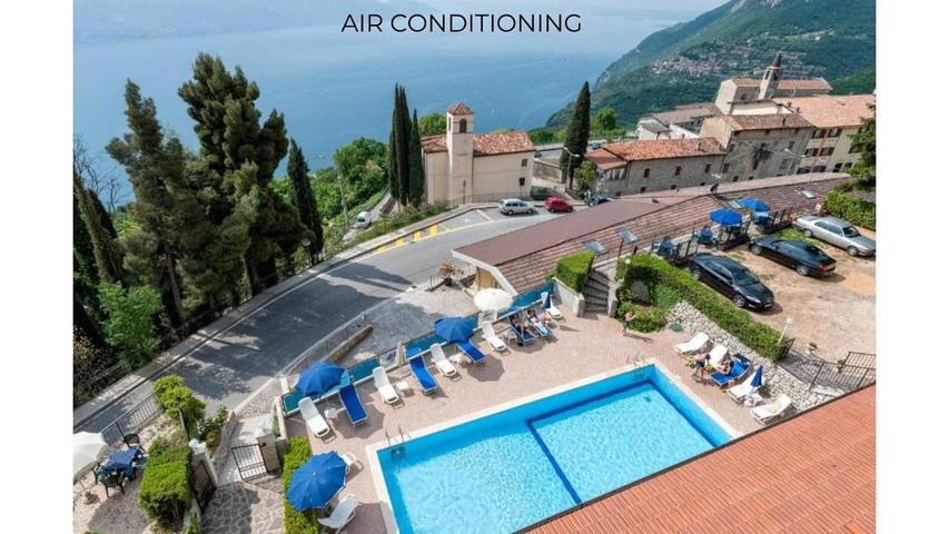 Appart’hôtel pour 4 personnes, avec piscine et balcon ainsi que jardin et vue