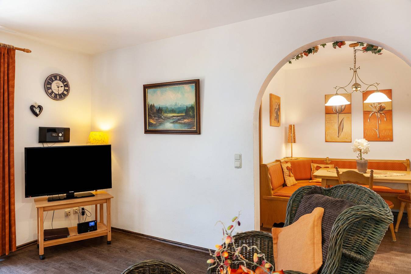 Ganze Wohnung, Ferienwohnung 'Wohnung 2' mit Bergblick, Balkon und Wi-Fi in Mittenwald, Bayerische Alpen